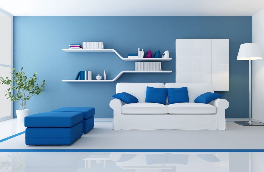 Salón pintado en un piso de 80 m en el Masnou Para untar este salón hemos seleccionado tonos blancos y azules,a fin de conseguir un ambiente fresco, muy limpio y marinero.
La pared principal del salón ha sido destacada con un color azul intenso en esmalte al agua mate de última generación.
